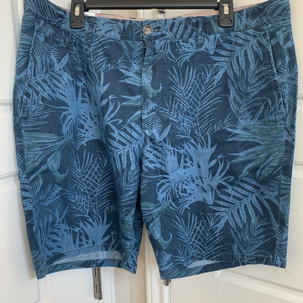 Johnnie-O Roxbury 8-Inch Shorts - Chambray, Size 38